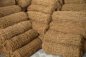 Barrera de red de fibra de coco tratada contra incendios para terraplenes ferroviarios, líneas de incendios forestales y regiones secas - Product Image 4