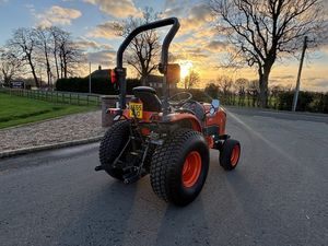 Original Kubota STW34 Compact Tractor with strong engine - Product Image 4