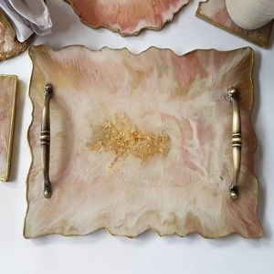 Plateau en résine brillante design contemporain artisanal parfait pour la table basse, la salle à manger, la cuisine ou la décoration de fête - Product Image 4