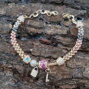 Pulsera de 14K con esmalte de oro de tres colores, brazalete hecho a mano con corazón, venta al por mayor de Turquía - Product Image 4