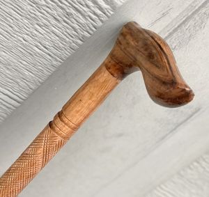 Bastón de bastón con talla personalizada, regalo o ayuda para la movilidad para hombres y mujeres, hecho a mano, madera para caminar - Product Image 2