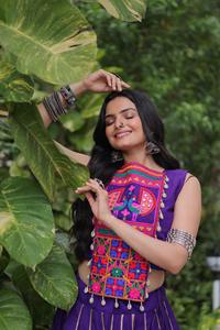 Navratri especial romano con Kutchi Gamthi bordado y trabajo de espejo Lehenga Choli mujer fabricante de moda de la India - Product Image 2