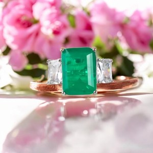 Anillo de Plata de Ley 925 con Corte Esmeralda, Chapado en Oro de 14K, Anillo de Tres Piedras de Circonita Cúbica, Joyería Elegante, Regalo para Ella - Product Image 5