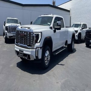 Camionetas Sierra HD Denali 2025 en Venta, Faros LED Blancos, Neumáticos R20, Transmisión Automática, Asientos de Cuero, Motor de Gasolina - Product Image 1