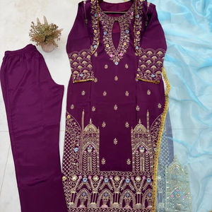 TOP TENDENCIA CON KOTI SEQUANCE TRABAJO BORDADO Y PANTALÓN CON DUPATTA - Product Image 1