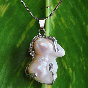 Pendentifs en perles d'eau douce, bijoux en coquillages, forme baroque naturelle avec motif blanc, perles en vrac - Product Image 1