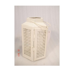 <b>Metal</b> <b>Lantern</b> With Traditional Designed and Hanging Handle <b>Metal</b> <b>Lantern</b> for Decoration Uses - Product Image 3