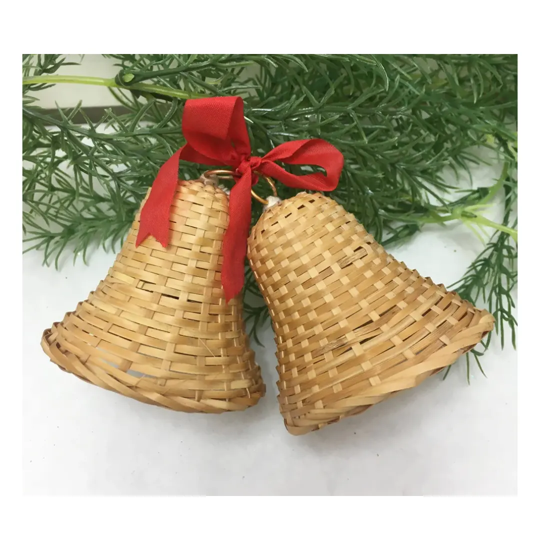 أحذية راتان يدوية الصنع ديكور ريفي رائجة البيع ، ألعاب حرفية صفصاف طبيعي ، حلي جرس عيد الميلاد من 99 بيانات ذهبية