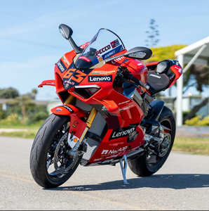 COMO NUEVO - LISTO PARA CONDUCIR - Réplica del Ducati Panigale V4 S Bagnia World Champion 2024 con 106 millas - Product Image 1