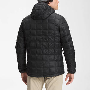 Chaqueta Acolchada con Capucha y Logotipo Frontal para Hombre, con Interior Cálido y Cómodo, Tejido de Nailon Transpirable para Conjuntos Casuales de Invierno - Product Image 2