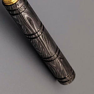 Bolígrafo de Acero de Damasco de Lujo con Agarre Cómodo para Uso Diario en la Oficina y Profesional - Product Image 6