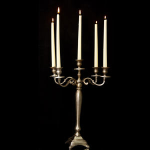 Candélabre en argent brut 5 bras dessus de table de mariage décoratif nouveau Design vente chaude candélabres faits à la main fabriqués pour la décoration - Product Image 2