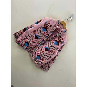 เสื้อแจ็คเก็ตผ้าฝ้ายปักลายก้างปลาสีชมพูอมเทาแบบซูซานี สำหรับฤดูใบไม้ผลิ รุ่นโรสการ์เดน วันเดอร์เลอร์ - Product Image 1