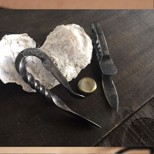 Encendedor de Fuego de Acero y Pedernal de Carbono de Alta Calidad, Forjado a Mano para Camping, Producto Duradero - Product Image 2