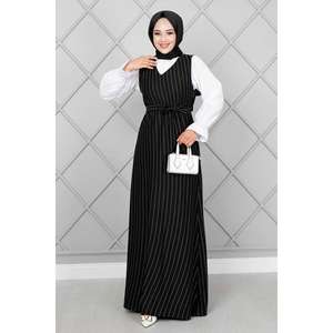 Conjunto de chaleco Hijab a rayas con cuello en V para mujer Color negro - Product Image 3