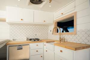 Sprinter 2500 2021 ~9,100 Millas, Una Conversión de Camioneta a RV, Motor Turbodiésel - Product Image 4