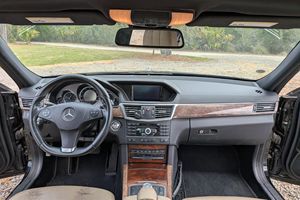 Mercedes-Benz E550 berline 2011 d'occasion en excellent état - Product Image 1