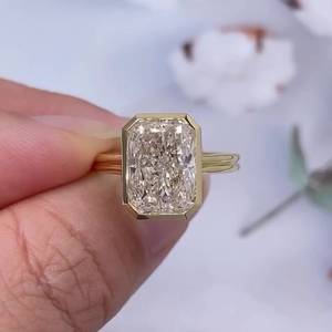 Anillo de Diamante de Laboratorio con Certificación IGI, Corte Radiante, 4.00ct, Engaste Catedral - Product Image 1