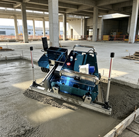 Machine de nivellement automatique de mortier guidée par laser, haute efficacité et économique, pour la pose de revêtements de sol industriels en béton.