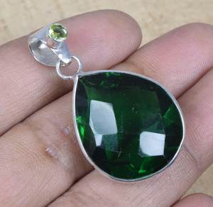 Pendentif en argent sterling 925 avec quartz émeraude, pierre précieuse péridot facetté en forme de poire, bijoux faits à la main, cadeau élégant pour femmes - Product Image 3