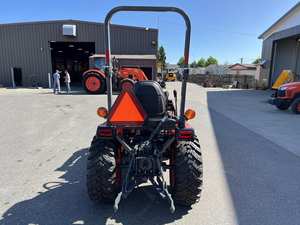 Tractor B2601HSD 2022 - 4WD, Motor de 25.5 HP y Bomba, Compacto y Potente, Alta Productividad - Product Image 4