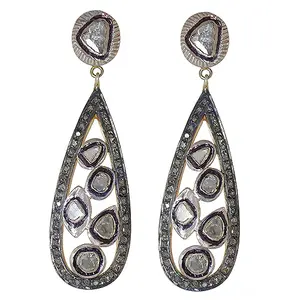 Pendientes de Plata de Lujo con Forma de Lágrima y Diamantes, Joyería Elegante y Moderna - Product Image 1