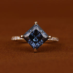 Anillo de compromiso de diamante cultivado en laboratorio de corte princesa azul, oro sólido de 14K, ajuste de pavé de moda, certificado IGI, anillo fino para mujer - Product Image 1