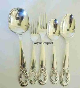 Elegante Juego de Cubiertos de Acero Inoxidable con Acabado Dorado y Pulido Espejo para el Hogar, Hoteles, Restaurantes y Fiestas - Product Image 4