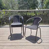 Chaise de bistrot en rotin avec cadre en acier au design moderne, meubles de jardin d'extérieur bon marché, chaise en rotin métallique empilable