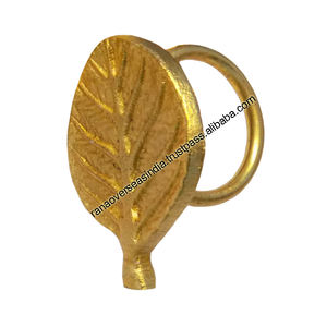 Rond de serviette feuille en métal plaqué or pour décoration de table de fête de mariage au meilleur prix - Product Image 1