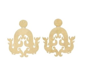 Elegantes pendientes de metal dorado con tallas intrincadas y esmalte antiguo para una declaración de inspiración bohemia de moda - Product Image 4