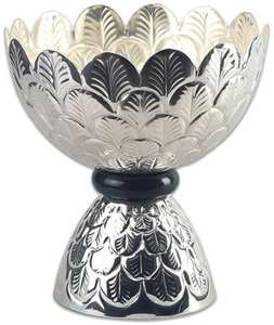 Bol de service en laiton au design élégant avec base pour la maison hôtel restaurant vaisselle de table couleur argent fruits collations bol de service - Product Image 1