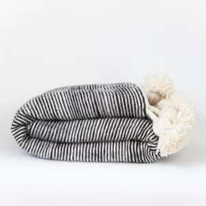 Couverture marocaine faite à la main, authentique artisanat berbère, couverture douce tissée à motifs tribaux, décoration d'intérieur, cadeau - Product Image 1