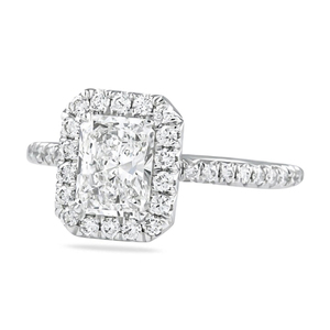 Bague de fiançailles en diamant taille radiant de 1,01 carat avec halo en queue de poisson, alliance élégante - Product Image 1