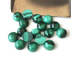 หินอัญมณีมรกตธรรมชาติแบบหลวม2มม.-50มม. สีเขียวทรงกลมหลังแบนสำหรับทำเครื่องประดับ - Product Image 5
