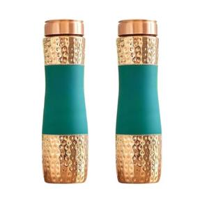 Botella de Cobre Curva Velvet de 330 g, 1 L, Agrega un Toque de Elegancia a tu Día con la Botella de Cobre Curva Velvet - Product Image 1