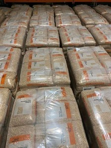 Pellet de madera pura 100%, aserrín de briquetas de 6mm y patrón de palo para leña y astillas, cáscara de arroz y bolsa de madera de biomasa empaquetada - Product Image 4