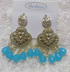 ต่างหูใส่ได้ทุกวันอย่างมีสไตล์สำหรับผู้หญิงยกระดับลุคออฟฟิศและลุคลำลองของคุณด้วยสินค้าแฟชั่นอินเดียเหล่านี้ - Product Image 3