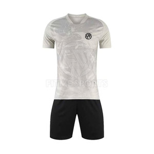 Conjunto de uniforme de fútbol de equipo con logotipo y personalización de números Conjunto de camiseta de fútbol con diseño de malla transpirable - Product Image 1