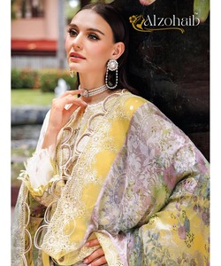 Abaya de Dubái de lujo para mujer en estilo bordado abierto con hermosa tela de satén como vestido de noche modesto para una moda elegante - Product Image 2