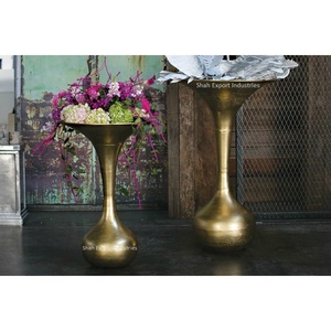 Juego de 2 floreros dorados de Metal, jarrón de flores de diseño atractivo para la decoración de la sala de estar del hogar, hecho a mano - Product Image 1