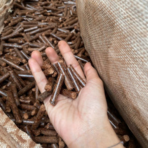 Granulés de bois indonésiens, combustible biomasse renouvelable de qualité supérieure, faible teneur en cendres, haute efficacité, idéal pour le chauffage urbain en Lituanie - Product Image 1