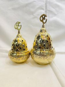 Brûleur d'encens traditionnel rond en laiton pour la guérison spirituelle, offrant un arôme doux et une fumée équilibrée - Product Image 3