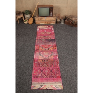 Tapis turc patchwork 2,5x9,2 pieds, tapis vintage, tapis géométrique rose - Product Image 1