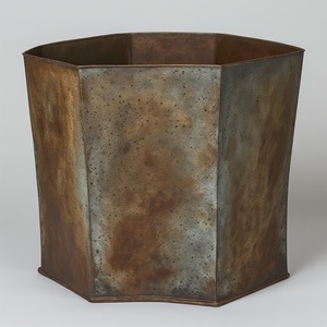 Premium Quality Aluminium <b>Planter</b> With Polished Surface And Timeless Shape Perfect For Luxurious Balconies And Stylish. - Product Image 1