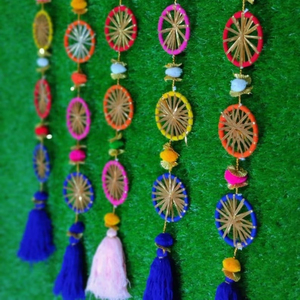 Guirlande indienne vibrante parfaite pour la décoration de mariage indien Mehndi célébrations et décors de fête ficelle de pompon en gros - Product Image 1