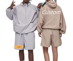 Ensemble de survêtement pour homme en nylon noir de haute qualité, veste à manches longues à col cheminée en velours surdimensionné avec rayures et passepoil, short de survêtement - Product Image 1