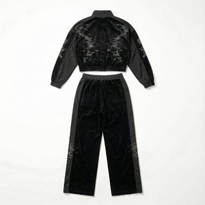 Conjunto Deportivo de Mujer con Capucha, Chaqueta Larga y Pantalones de Terciopelo con Estampado, Parches de Nailon y Pedrería, Ropa Urbana Personalizada - Product Image 2