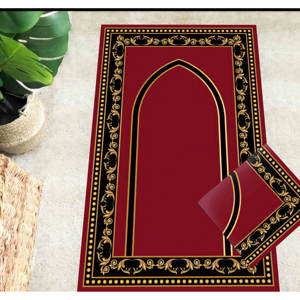 Alfombra de Oración Roja: Elegante Alfombra con Diseño Islámico Dorado Impreso, con Pelo Suave - Product Image 2