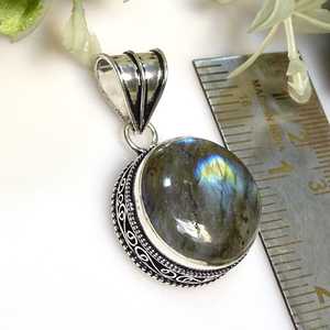 Pendentif en Labradorite de style vintage fait à la main bijoux en argent sterling 925 collier en cristal unique - Product Image 1